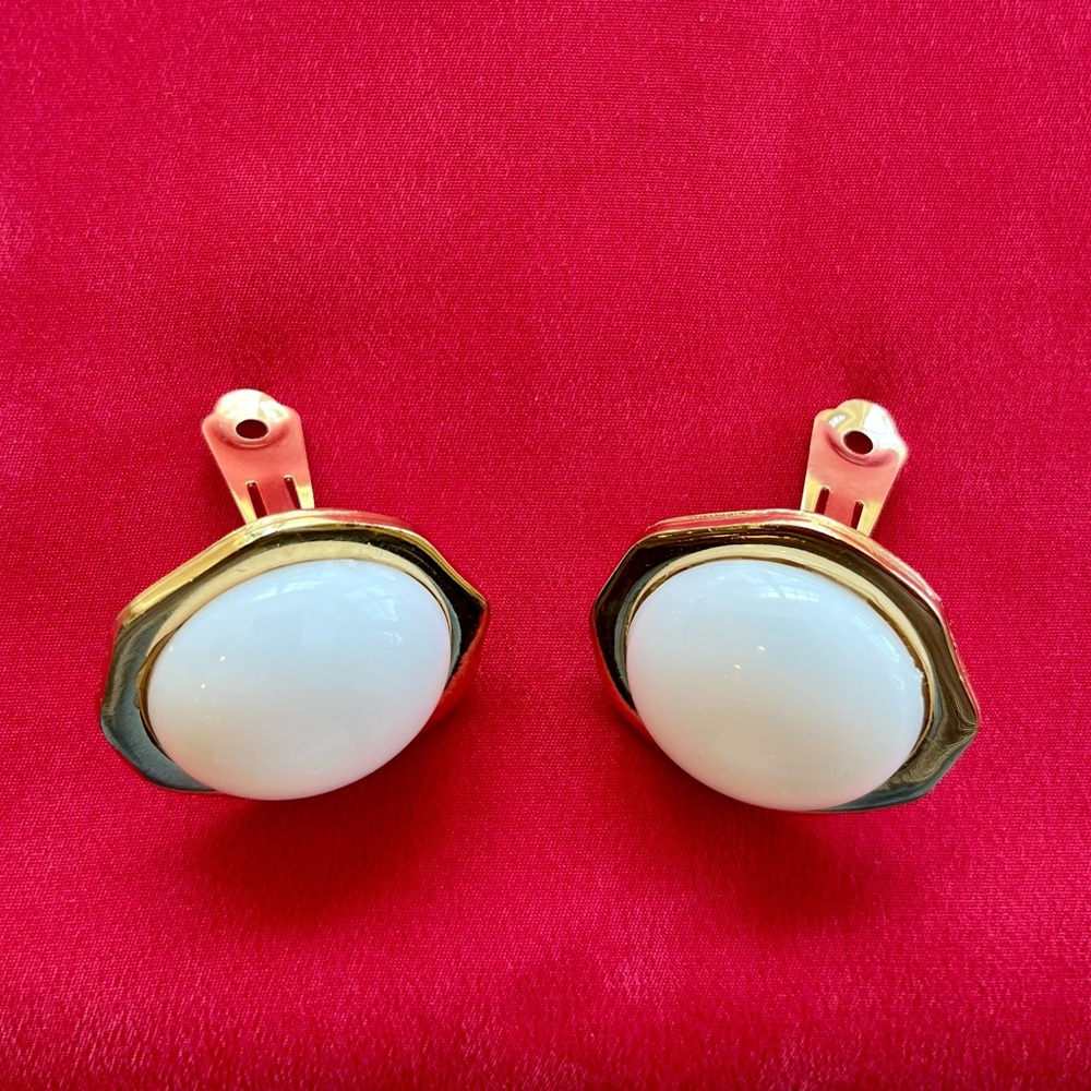 Vintage Carol Dauplaise Earrings - Picture 4 of 16
